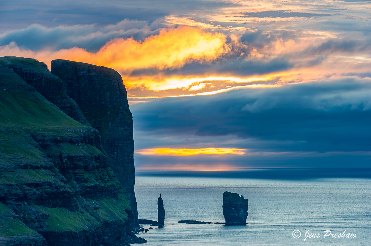 The two sea stacks&nbsp;Risin&nbsp;( 71 metres ) and&nbsp;Kellingin&nbsp;( 69 metres ) are the remains of a giant and giantess...