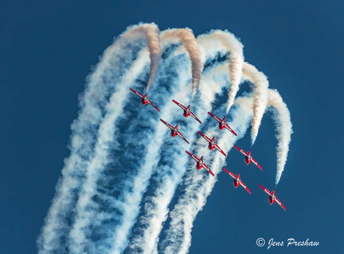 The Snowbirds perform in their Canadair CT-114 Tutors.&nbsp;This plane was used by the Canadian Forces as a&nbsp;standard jet...