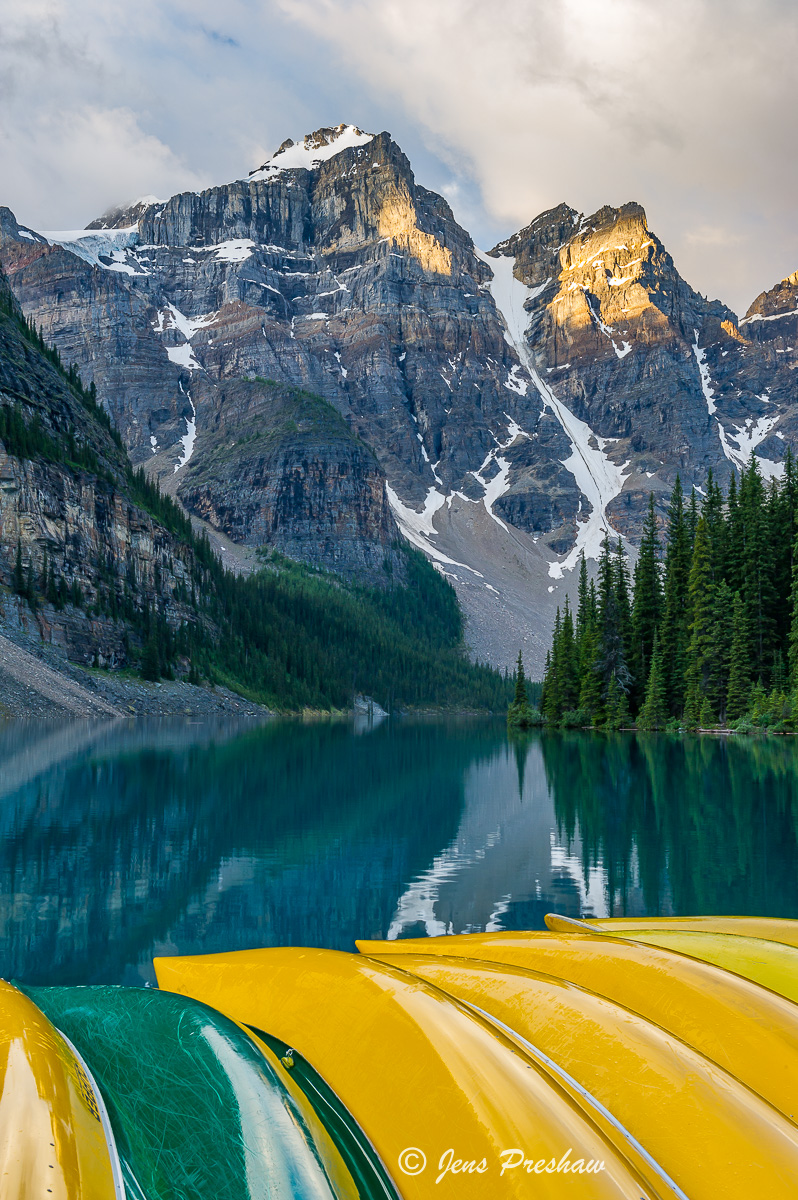 canoe, Mount Bowlen, Mount Tonsa, Moraine lake, sunrise, Valley of the Ten Peaks, Banff National Park, Alberta, Canada, summer...